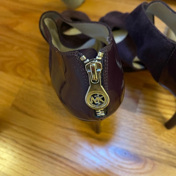 Michael Kors heeled peep toe sandals - Picture 11 of 11